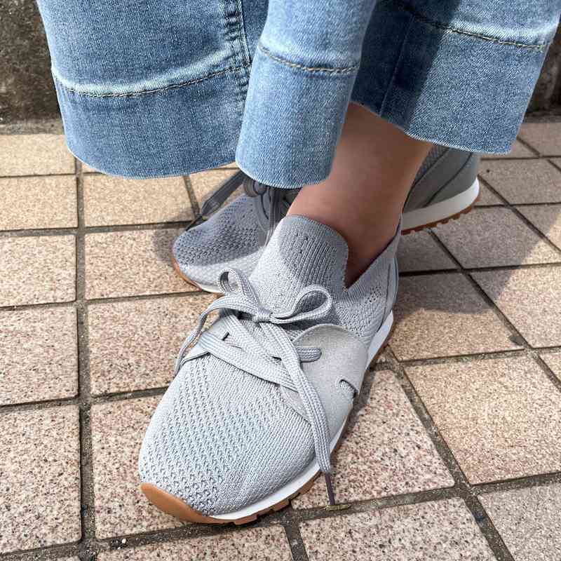 メッシュスニーカー