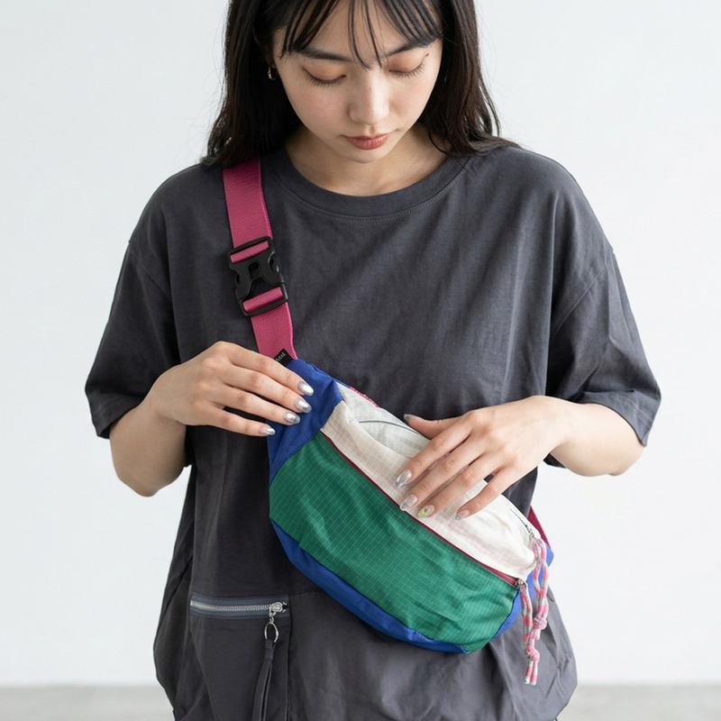 撥水配色ボディーバッグ