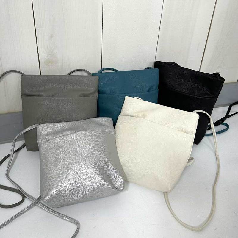 COACH 本革ビジューリュック 新品未使用 本革 牛革 リュック リュックサックディース バックパック