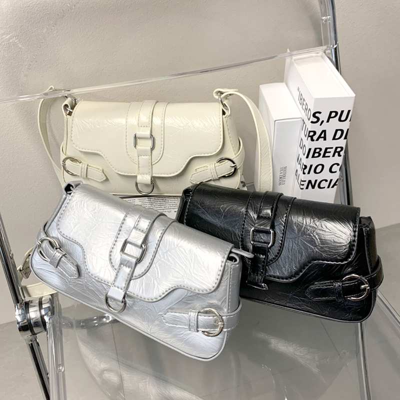 ベルトフラップショルダーバッグ