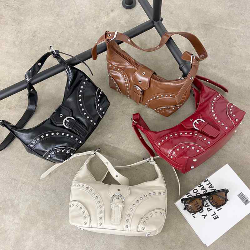 スタッズフラップバッグ