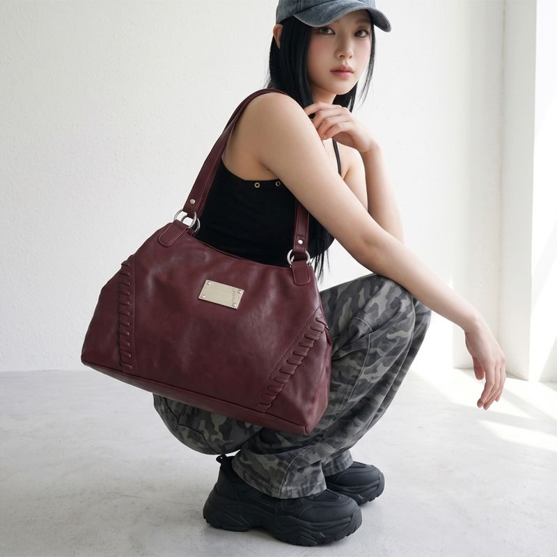 型押し合成皮革プレートボストンバッグ