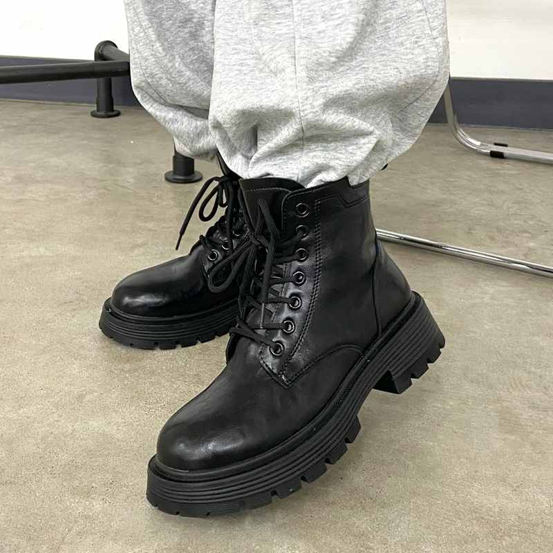 レースアップブーツ