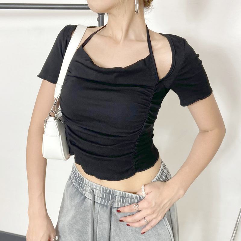 ドロストホルターネックトップス