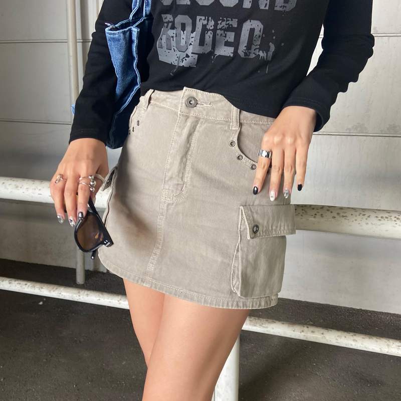 ハトメカーゴミニスカート