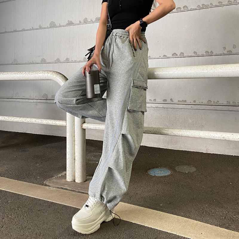 スタッズカーゴパンツ