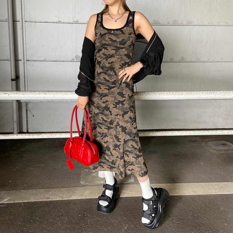 ハトメノースリーブワンピース