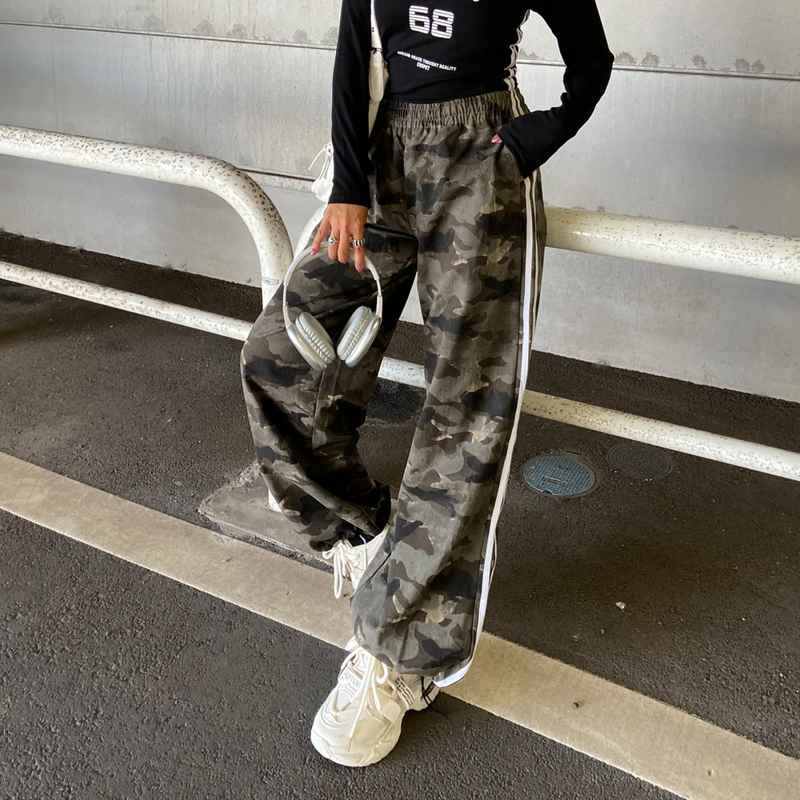サイドライン柄ワイドパンツ