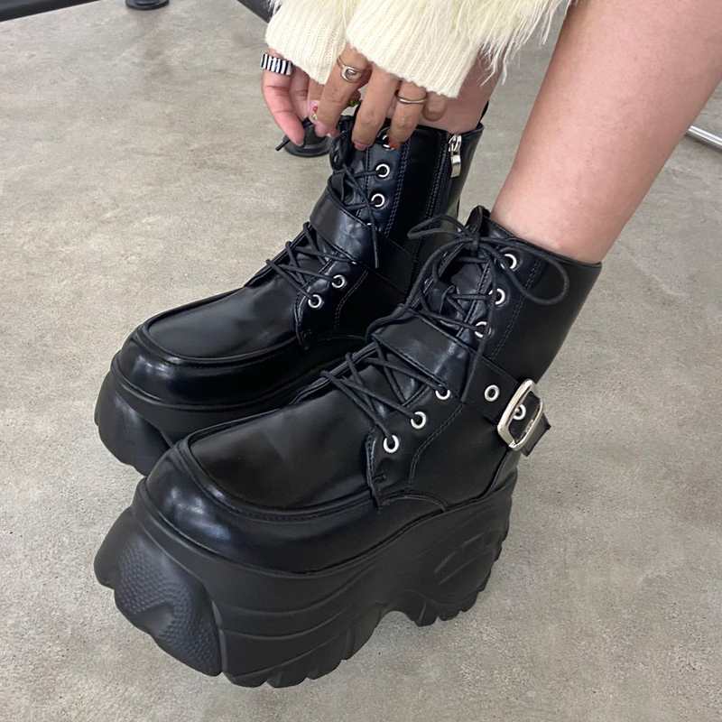 厚底レースアップブーツ