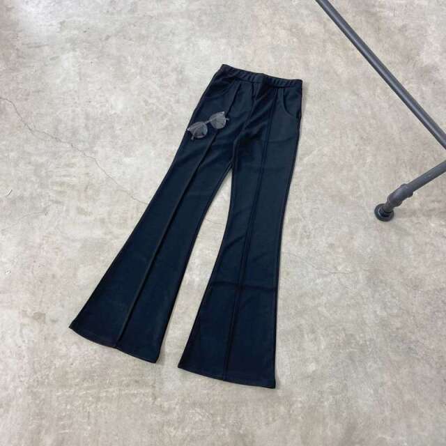センタープレスフレアパンツ