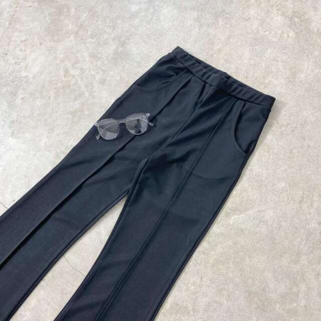 センタープレスフレアパンツ