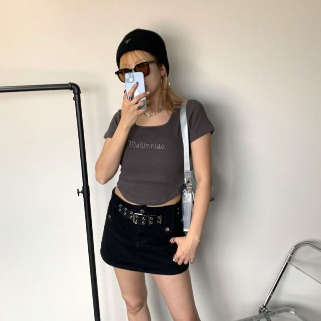 刺繍ロゴスクエアネックチビTシャツ