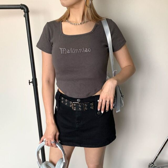 刺繍ロゴスクエアネックチビTシャツ