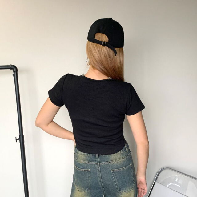 刺繍ロゴスクエアネックチビTシャツ