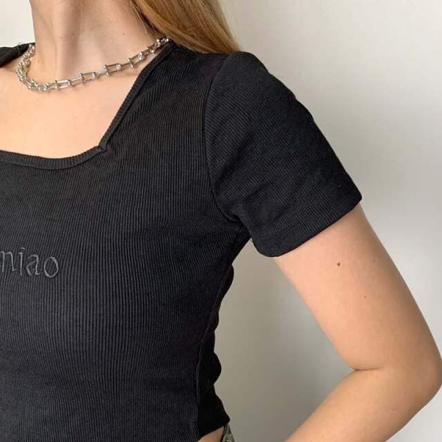 刺繍ロゴスクエアネックチビTシャツ