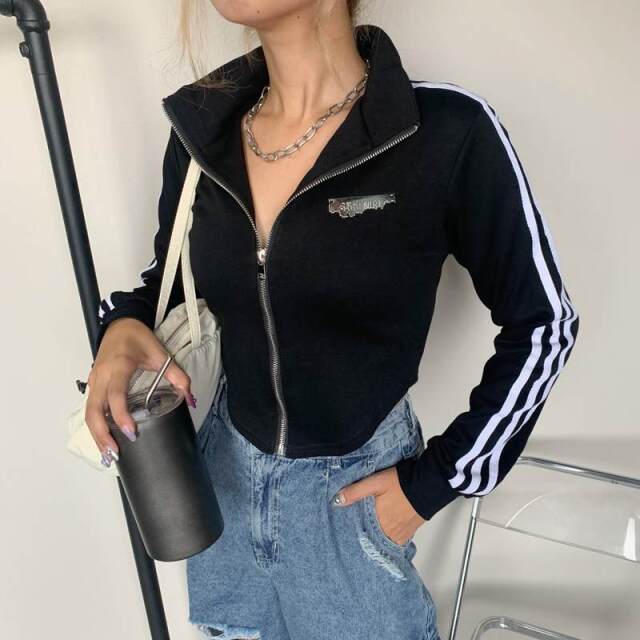 ★WEB限定★ラインZIPスタンドプレート付きショートトップス