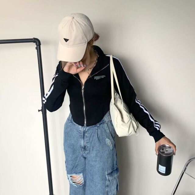 ★WEB限定★ラインZIPスタンドプレート付きショートトップス
