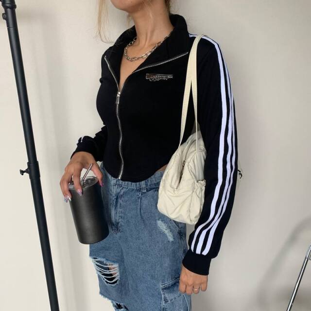 ★WEB限定★ラインZIPスタンドプレート付きショートトップス