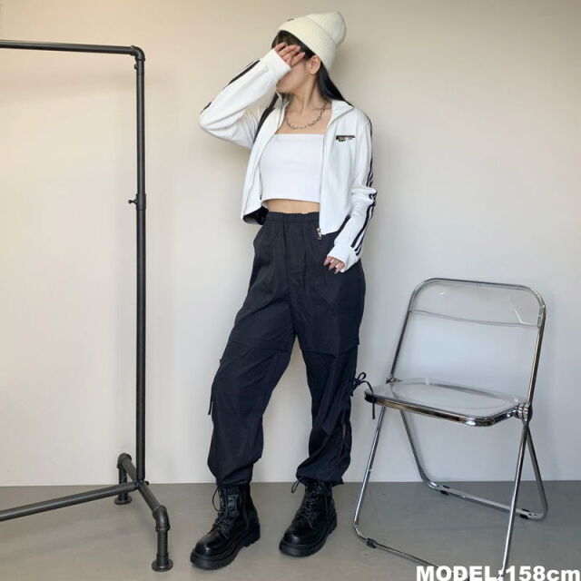 ★WEB限定★ラインZIPスタンドプレート付きショートトップス