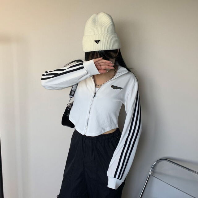 ★WEB限定★ラインZIPスタンドプレート付きショートトップス