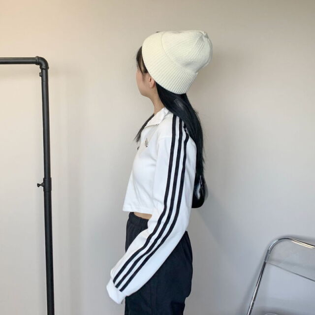 ★WEB限定★ラインZIPスタンドプレート付きショートトップス