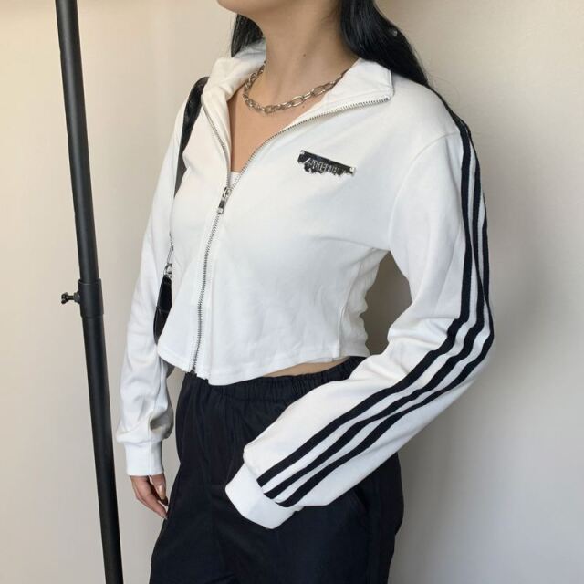 ★WEB限定★ラインZIPスタンドプレート付きショートトップス