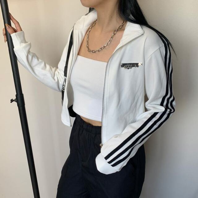 ★WEB限定★ラインZIPスタンドプレート付きショートトップス