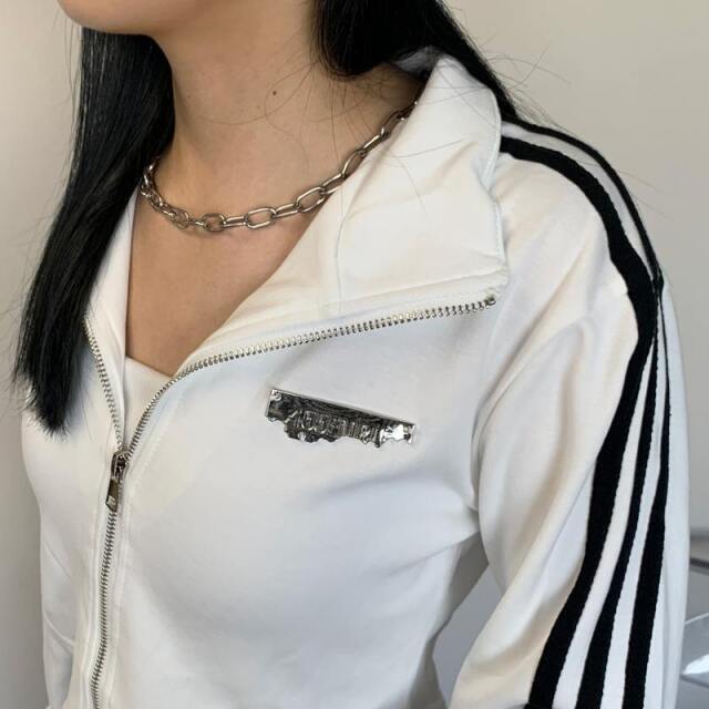 ★WEB限定★ラインZIPスタンドプレート付きショートトップス