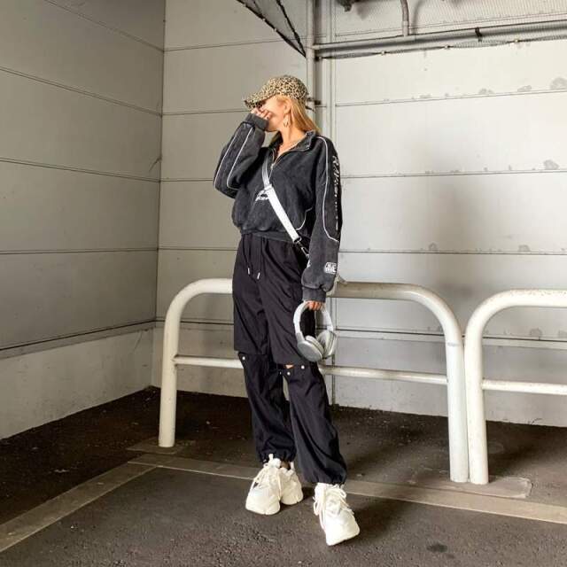 パイピングZIPプルオーバー