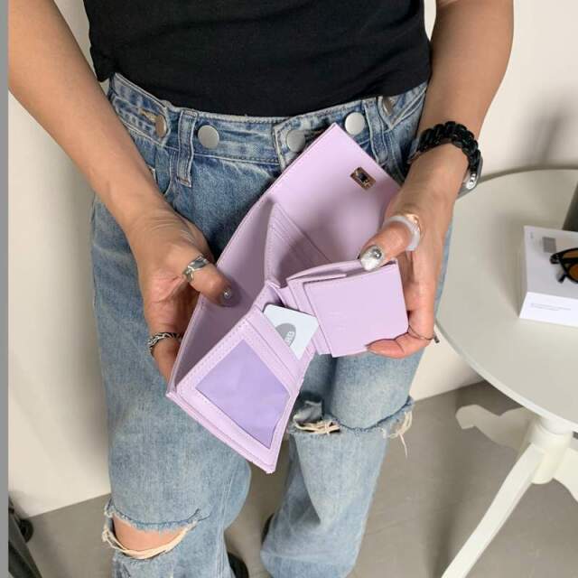 クリアポケット三つ折り財布