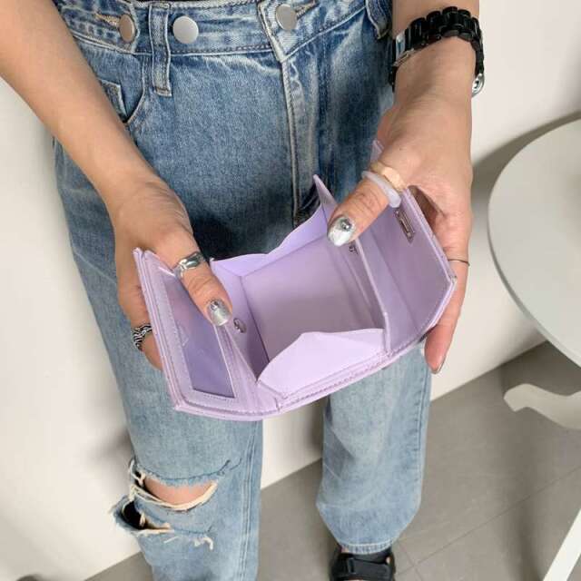 クリアポケット三つ折り財布