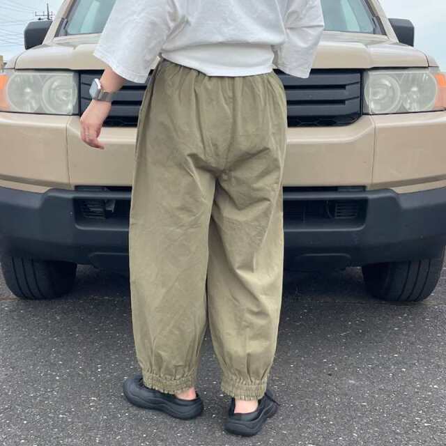 裾スモッキングパンツ