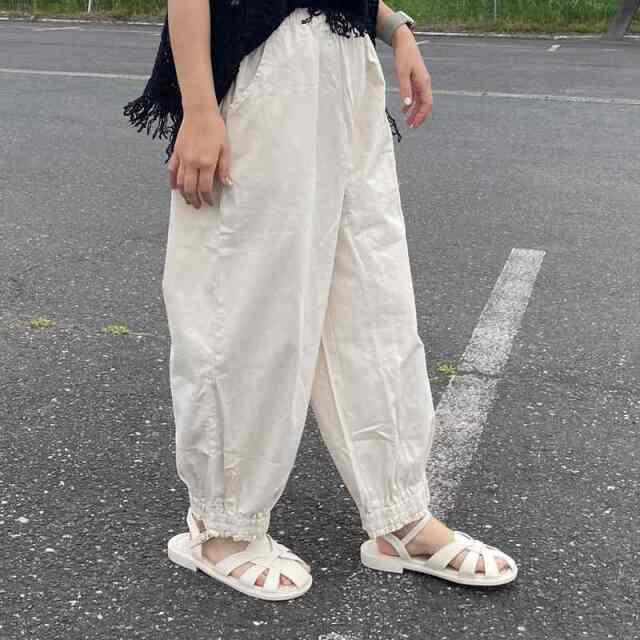 裾スモッキングパンツ