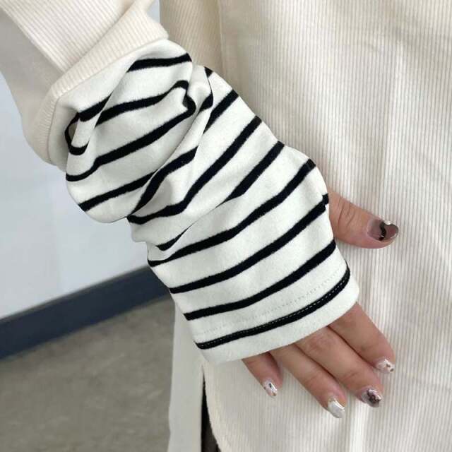 指ぬき袖切替ロンT