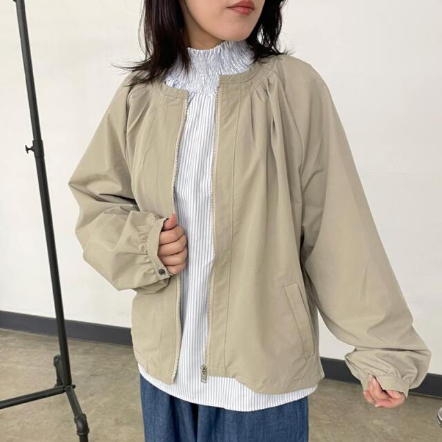 ノーカラーギャザーブルゾン