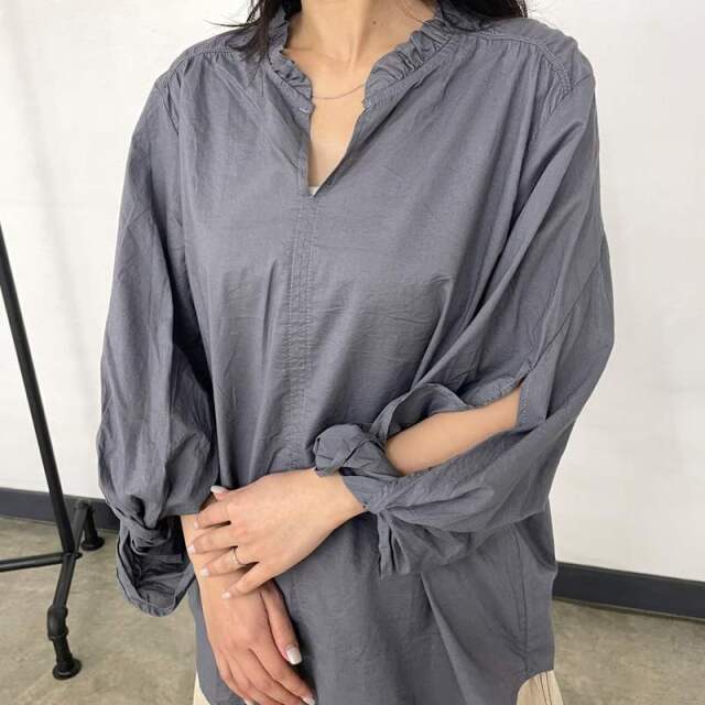 袖ネジリ襟フリルブラウス