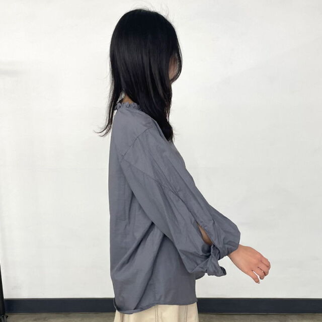 袖ネジリ襟フリルブラウス