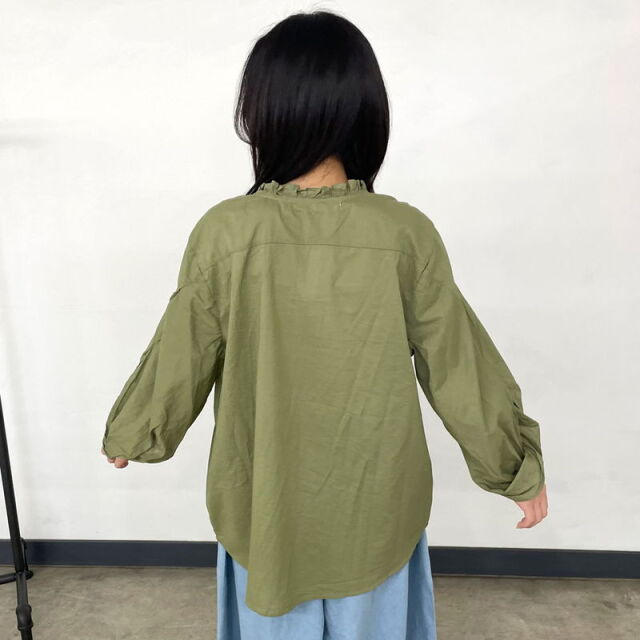 袖ネジリ襟フリルブラウス