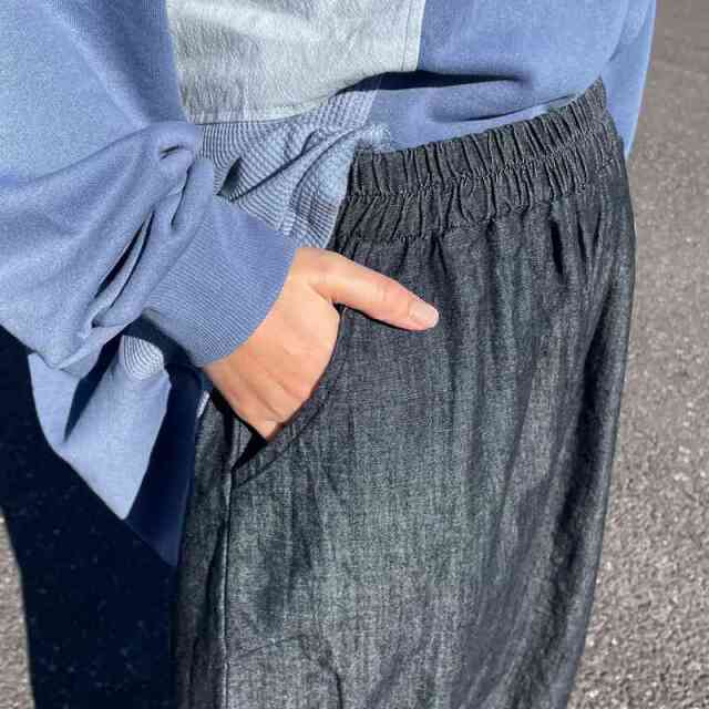 デニム裾スモッキングパンツ