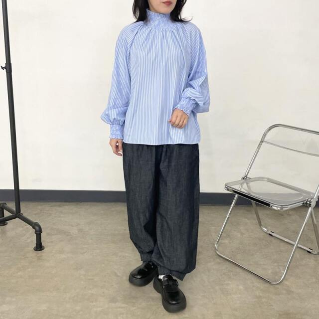 デニム裾スモッキングパンツ