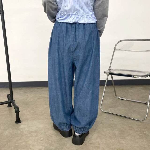 デニム裾スモッキングパンツ