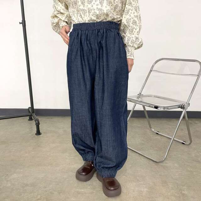 デニム裾スモッキングパンツ