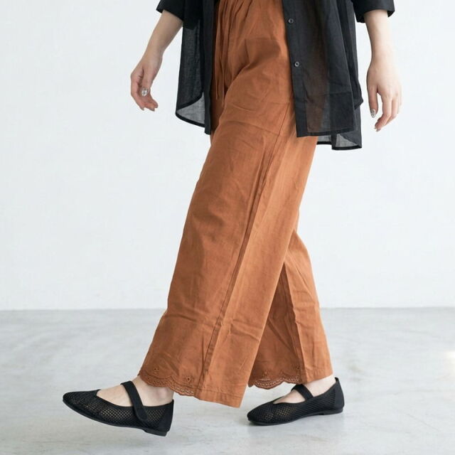 裾スカラップ刺繍綿麻ワイドパンツ