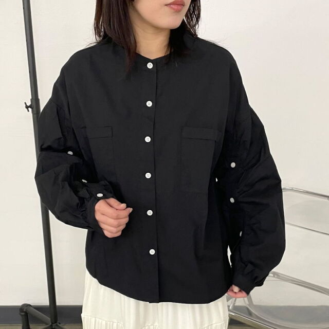 袖ボタンバンドカラーブラウス