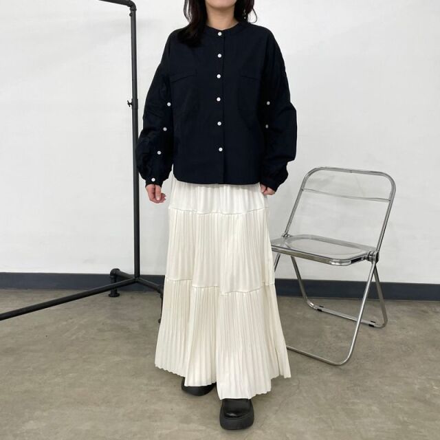 袖ボタンバンドカラーブラウス