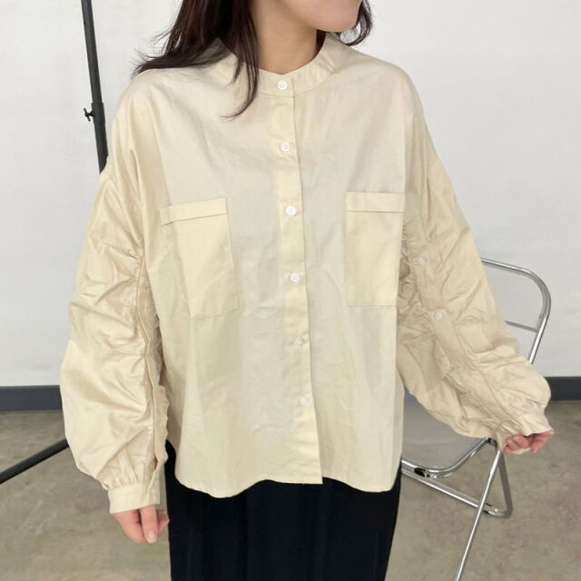 袖ボタンバンドカラーブラウス