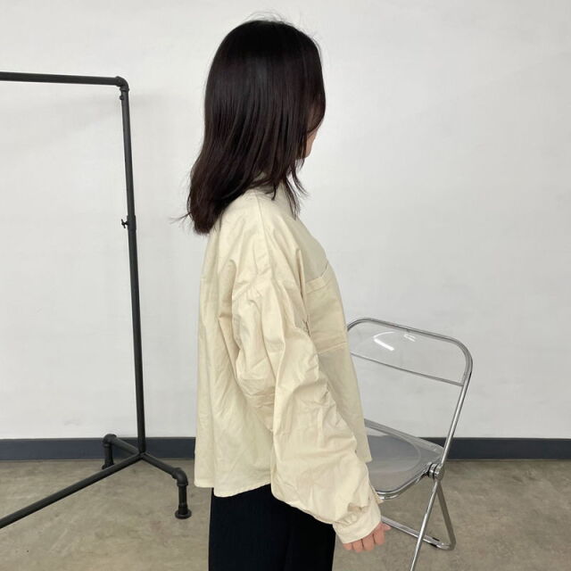 袖ボタンバンドカラーブラウス