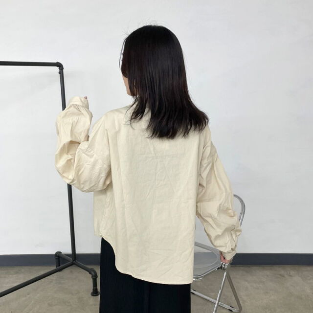 袖ボタンバンドカラーブラウス