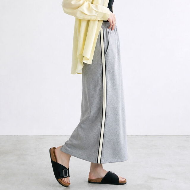 カットサイドラインスカート