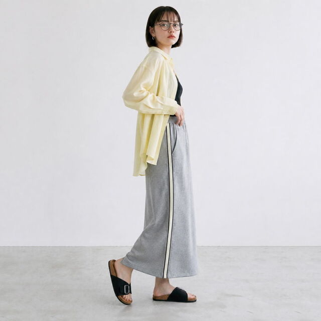 カットサイドラインスカート